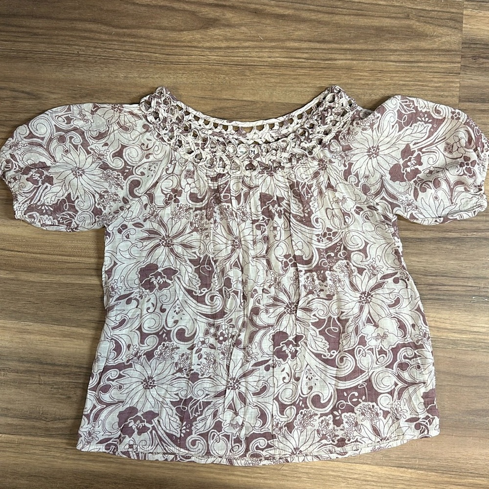 Forever 21 rose-off white summer tunic top with decorative neckline size small